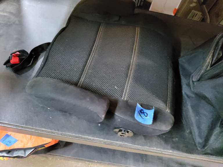BOOSTER SEAT