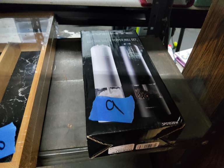 NEW ELECTRIC SALT AND PEPPER MILL