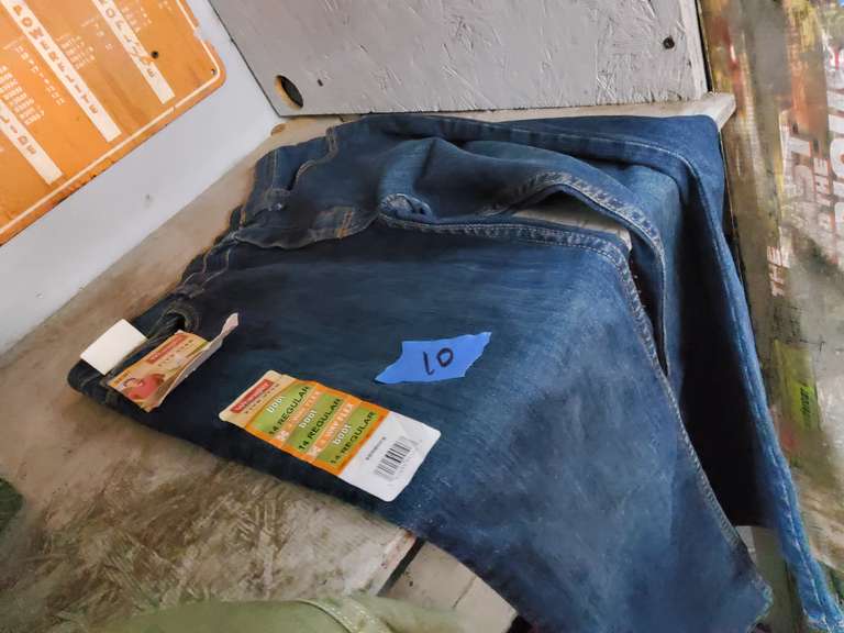 NEW WRANGLER JEANS SIZE 14 REG