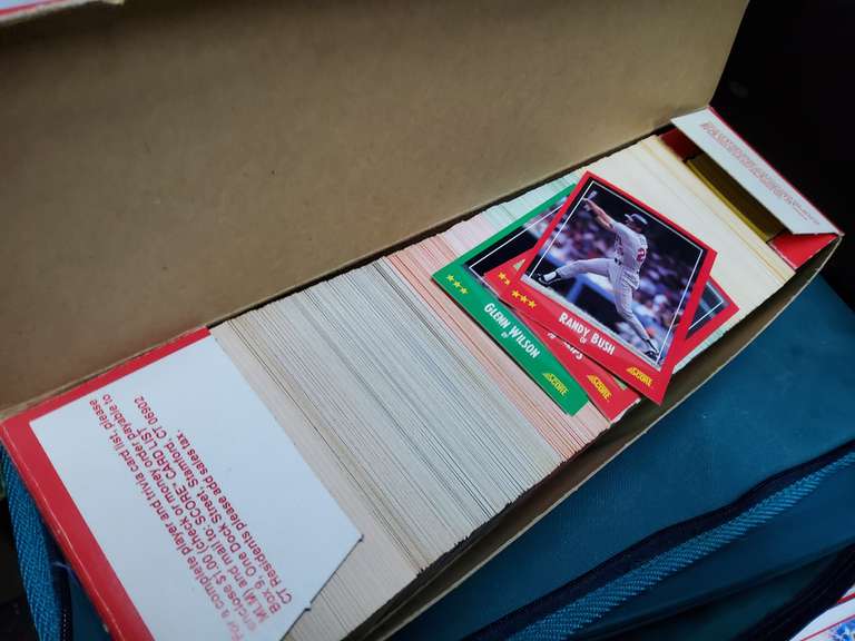 SPORTS CARDS