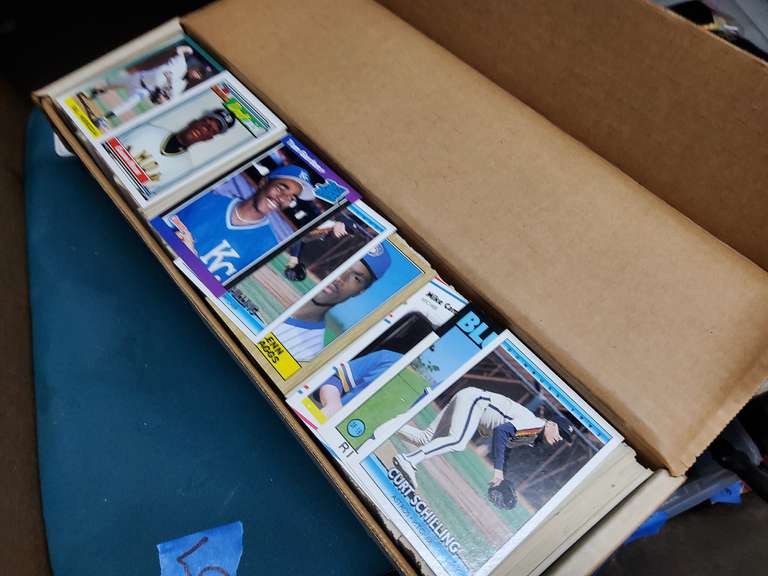 SPORTS CARDS