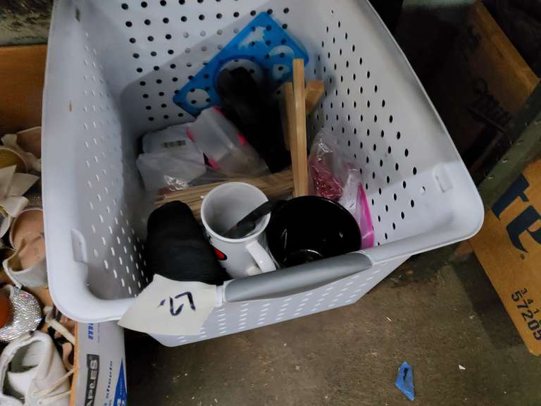 BASKET WITH CONTENT