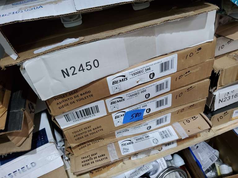 LOT OF TOILET SEATS