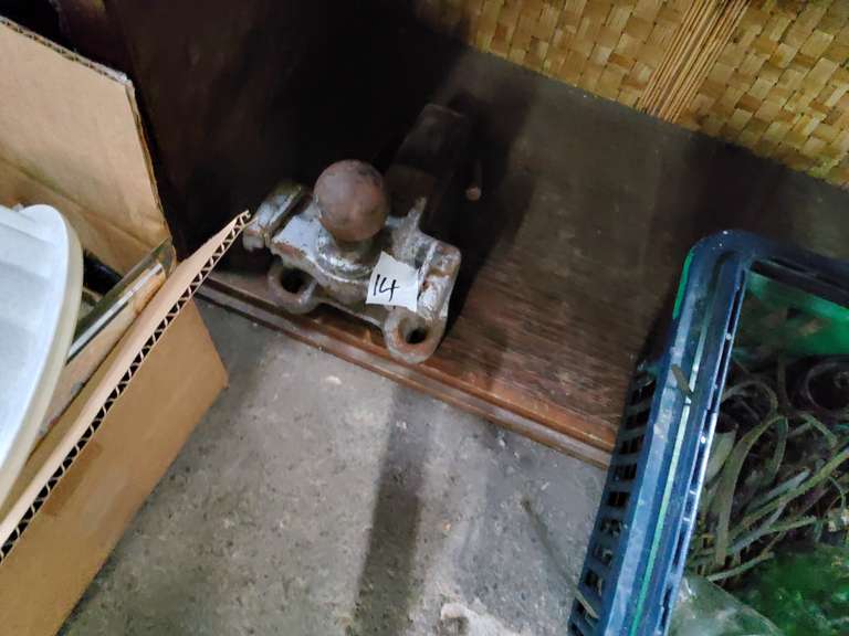 TRAILER HITCH INSERT