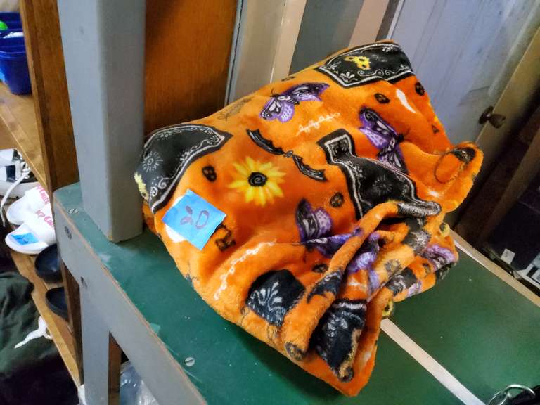 THROW BLANKET