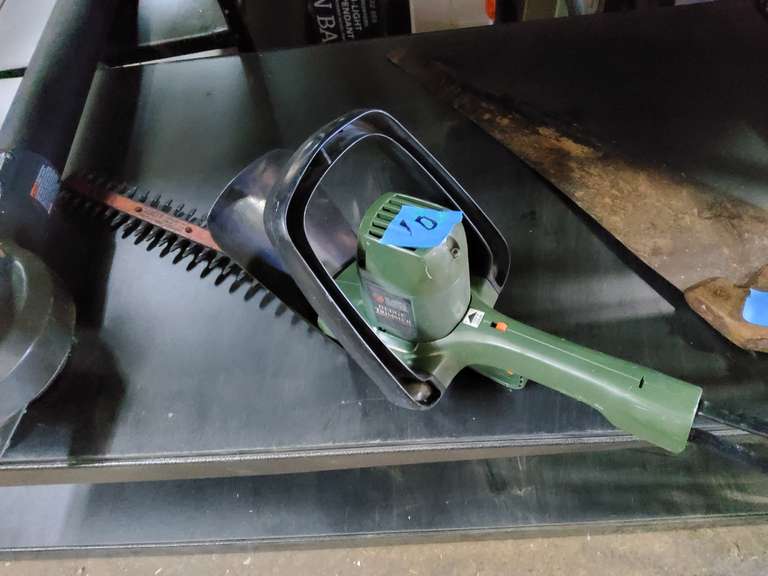 HEDGE TRIMMER