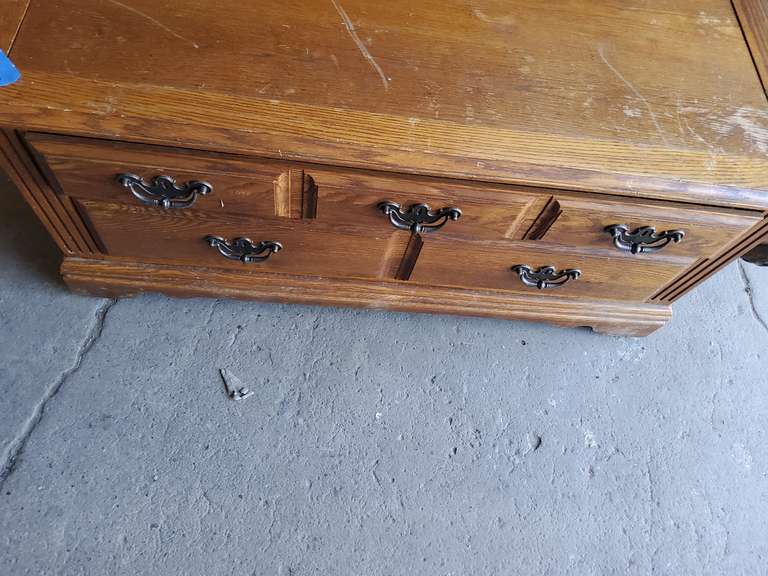 BIG COFFEE TABLE ON WHEELS WITH DRAWERS