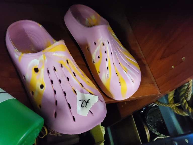 CROCS