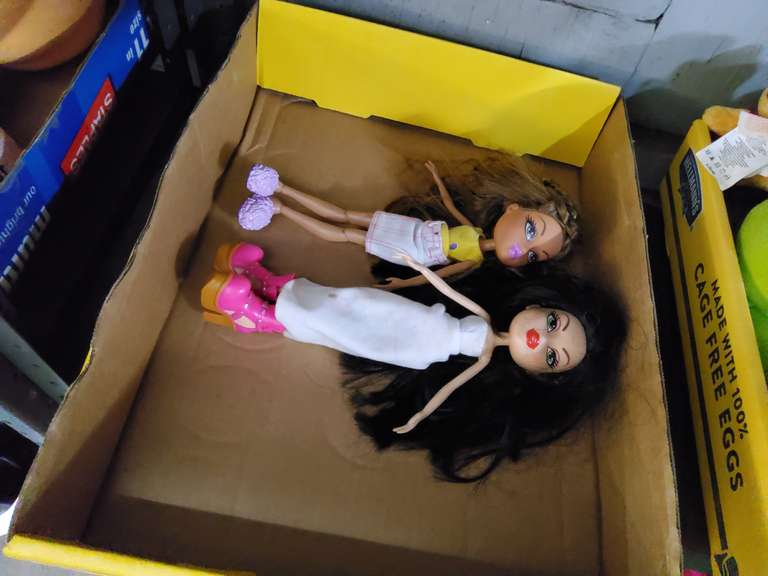 2 DOLLS