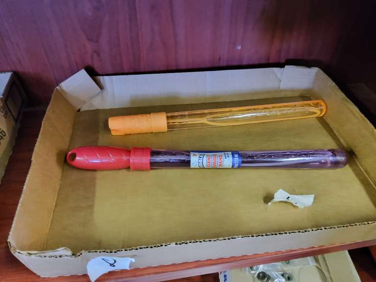 2 BUBBLE WANDS