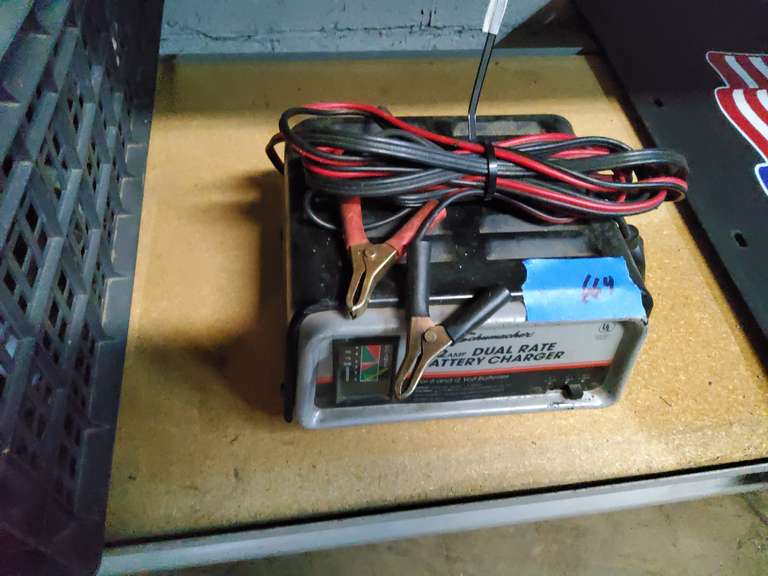BATTERY CHARGER