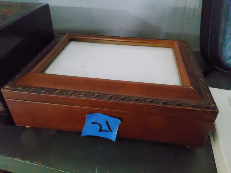 JEWELRY BOX