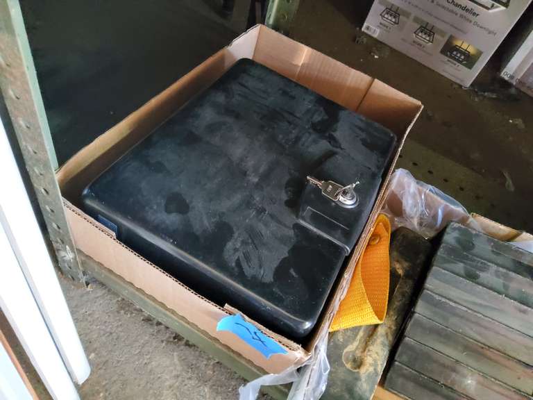 CASH BOX WITH KEYS