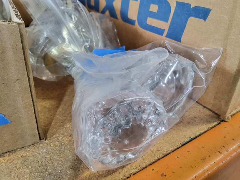 VINTAGE GLASS DOOE KNOB