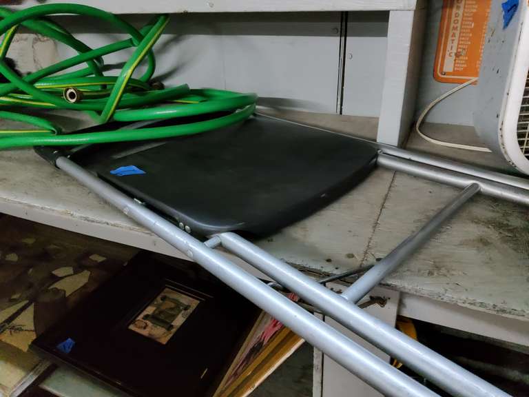 FOLDING CHAIR