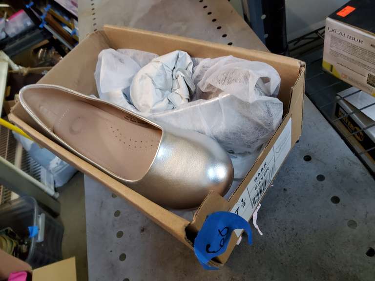 NEW SHOES SIZE 7 1/2