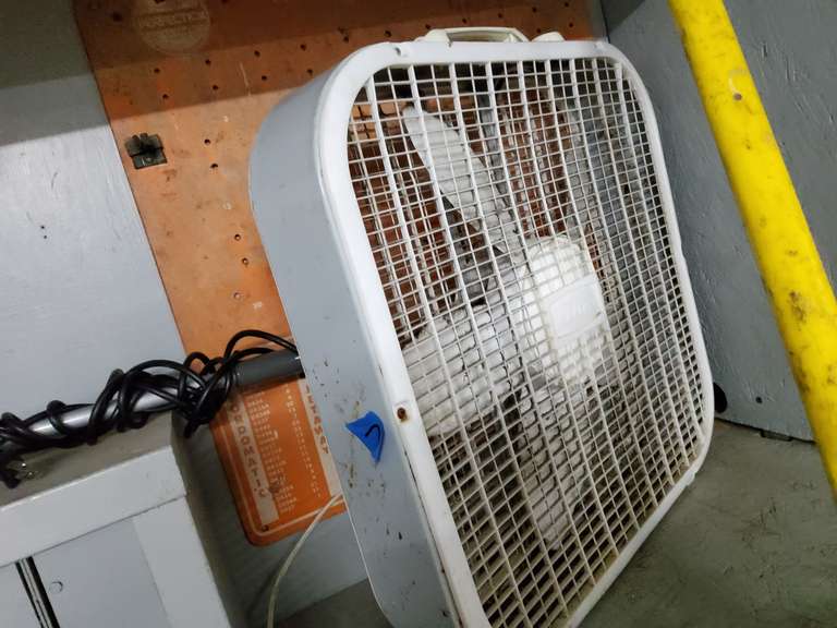 BOX FAN