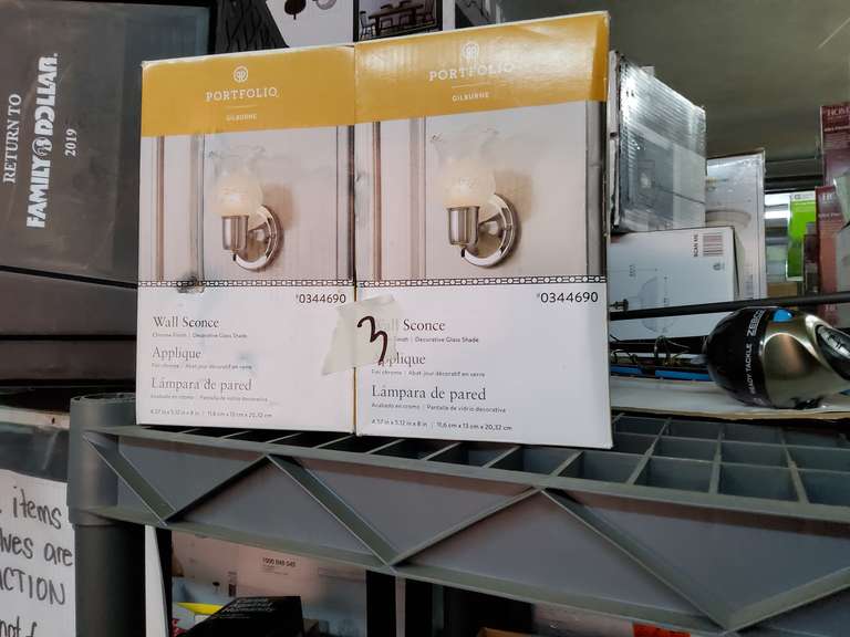 2 LIGHT FIXTURES