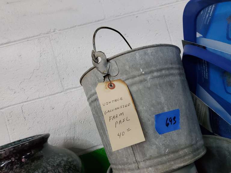 VINTAGE GALVANIZED FARM PALE