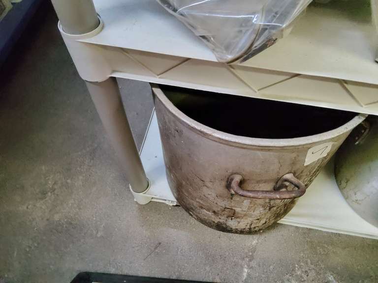 BIG POT, NO LID