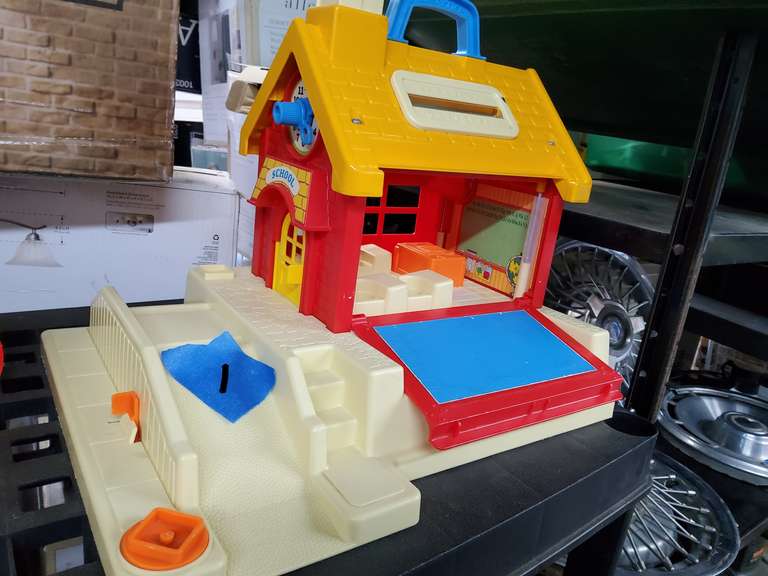 TOY SCHOOL