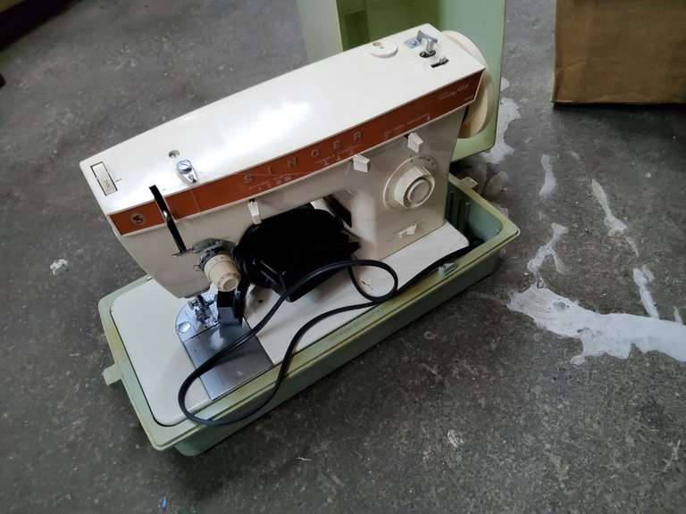 SEWING MACHINE