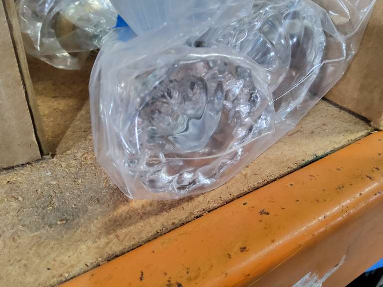 VINTAGE GLASS DOOE KNOB