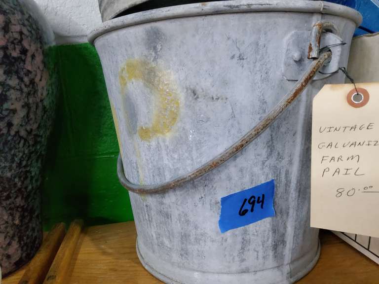 VINTAGE GALVANIZED FARM PALE