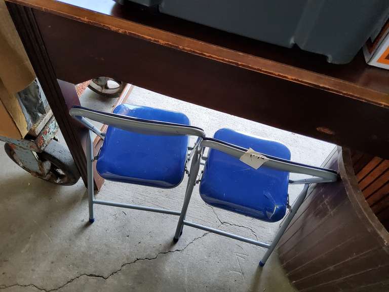 2 KIDS CHAIRS