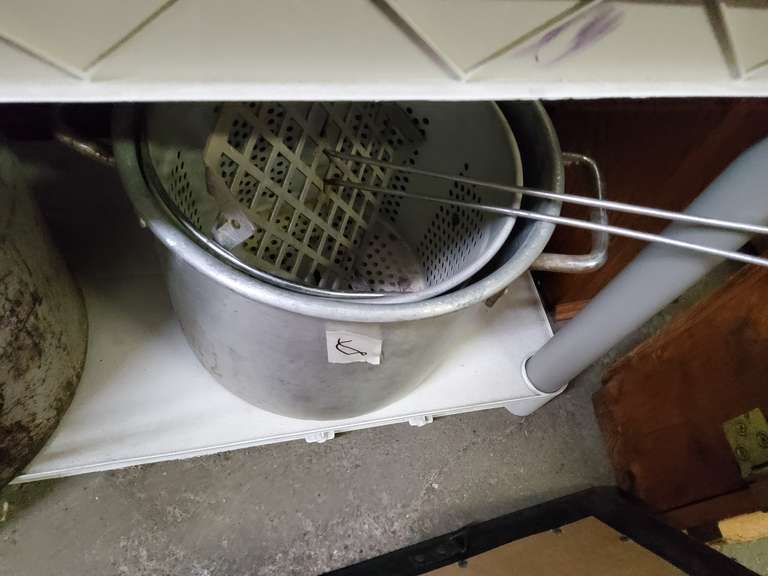 COOKING POT