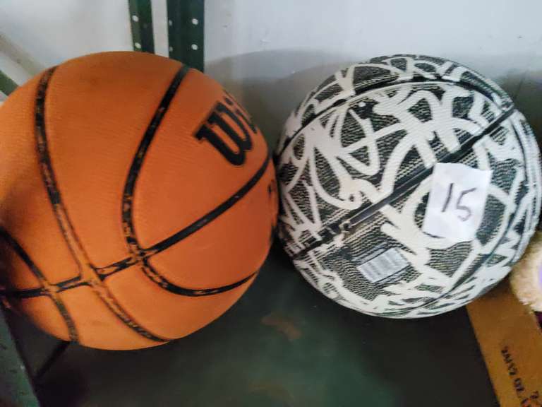 2 BASKETBALLS