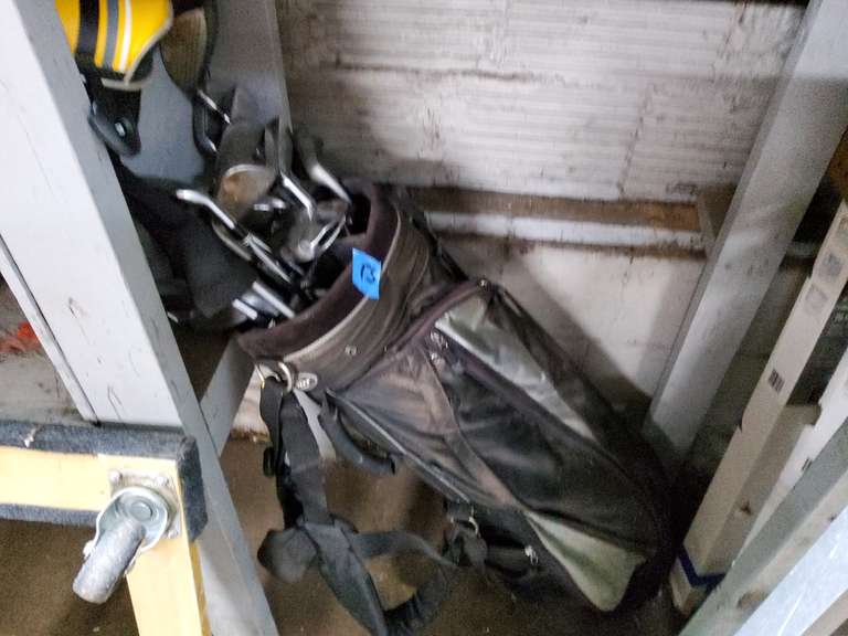 GOLF CLUBS WITH BAG