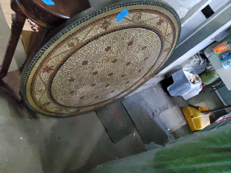 ROUND TABLE TOP