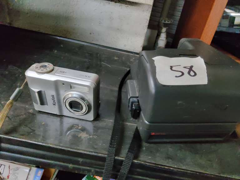 2 CAMERAS