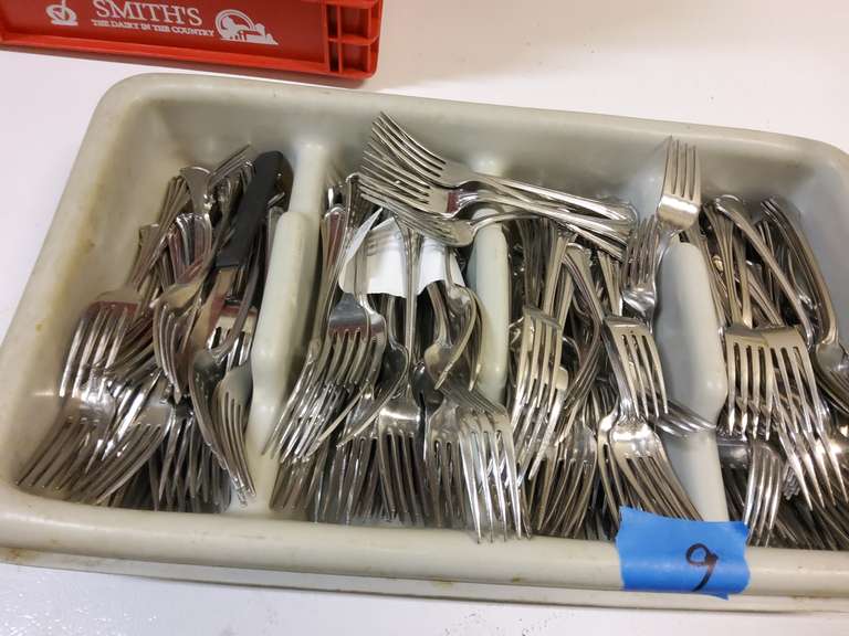 FLATWARE WITH HOLDER