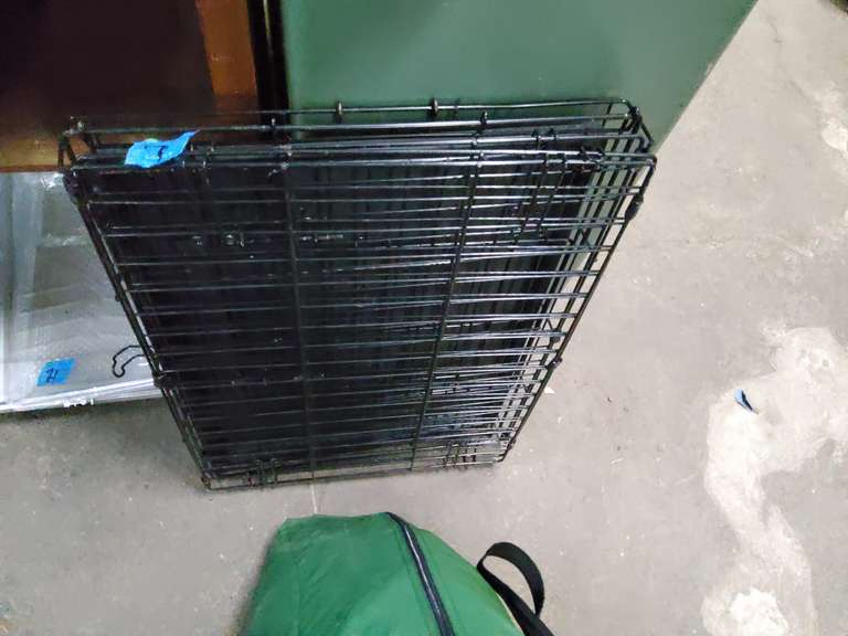 DOG CAGE WITH PLASTIC TRAY