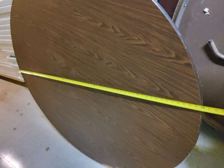 FOLDING ROUND TABLE, 5FT DIAMETER