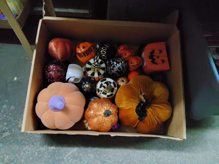 HALLOWEEN DECOR