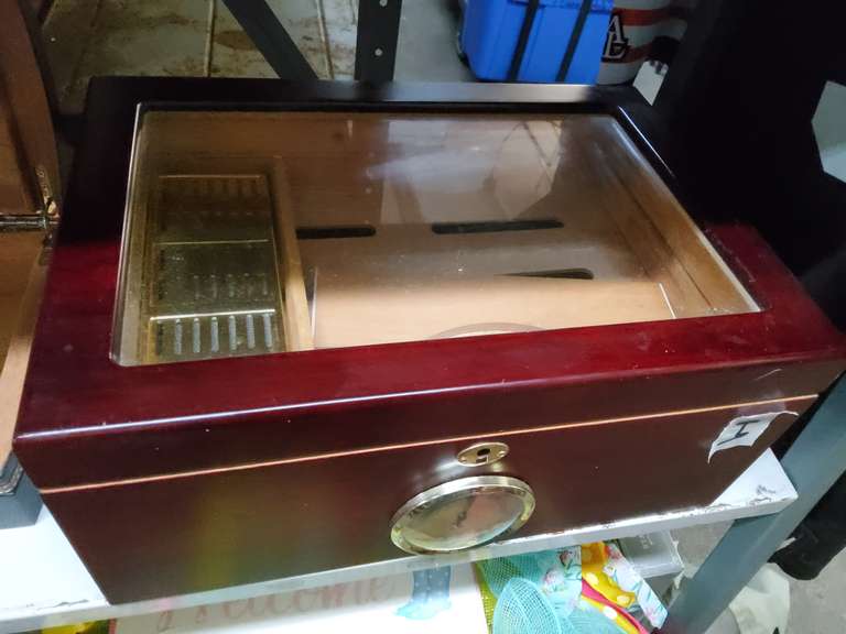 HUMIDOR