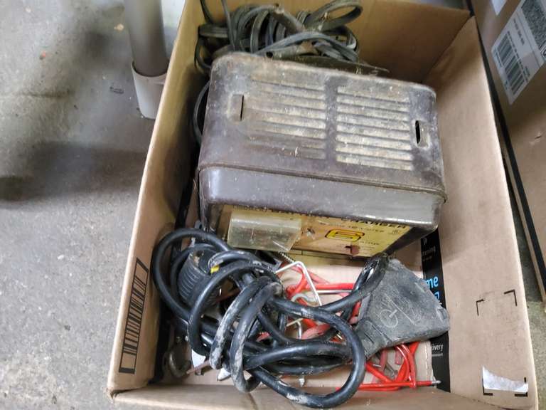 BATTERY CHARGER