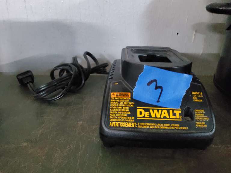 DEWALT BATTERY CHARGER