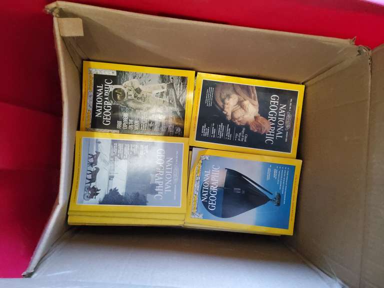 NATIONAL GEOGRAPHIC MAGAZINES 