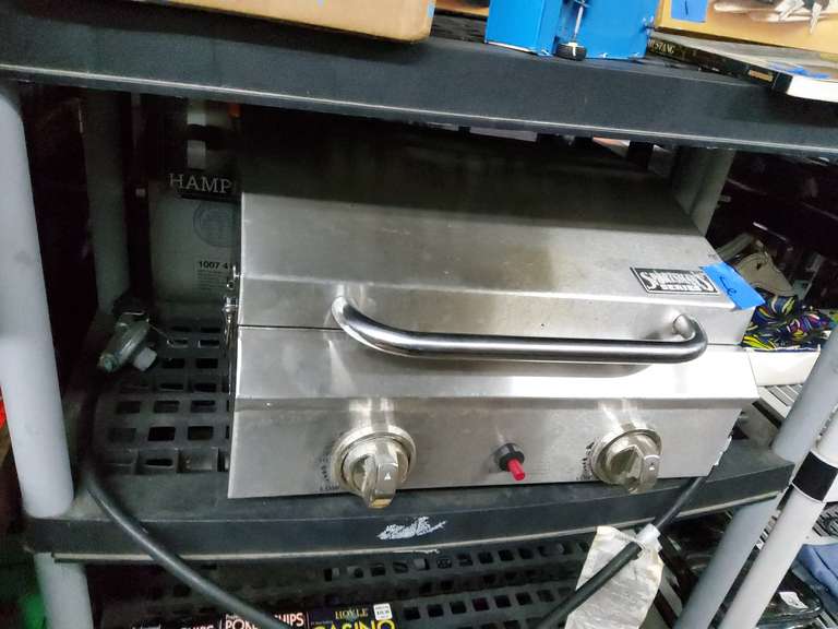 PORTABLE TAILGATE GRILL