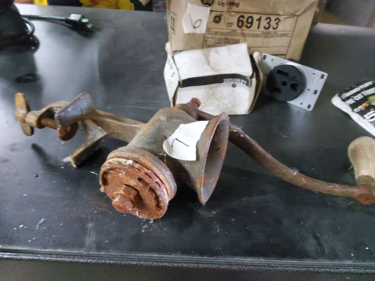 RUSTY DECOR