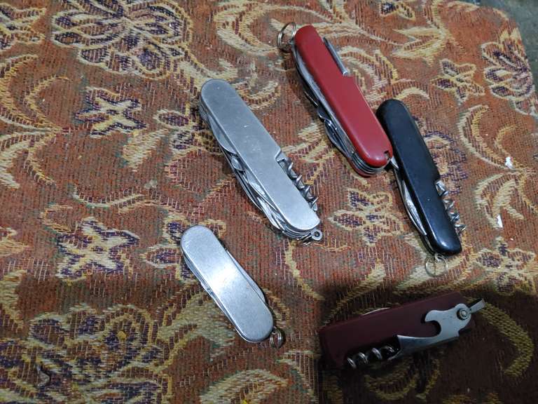 LOT OF KNIFES