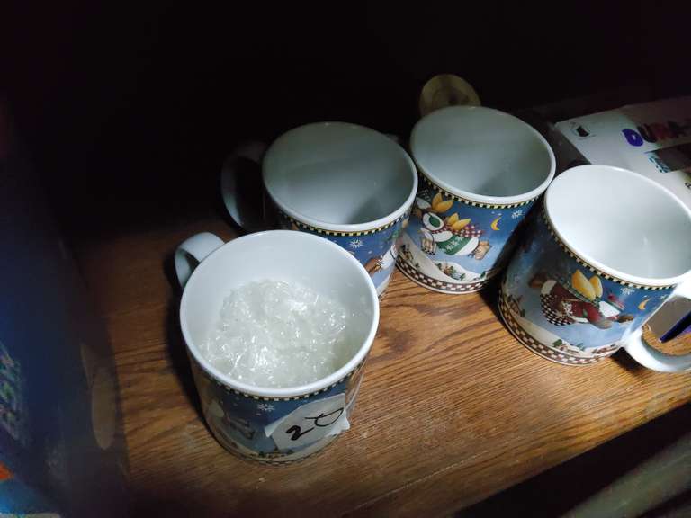 4 MUGS