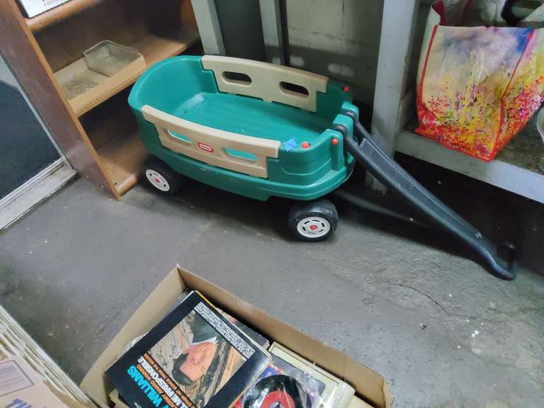 LITTLE TYKES WAGON FOR KIDS
