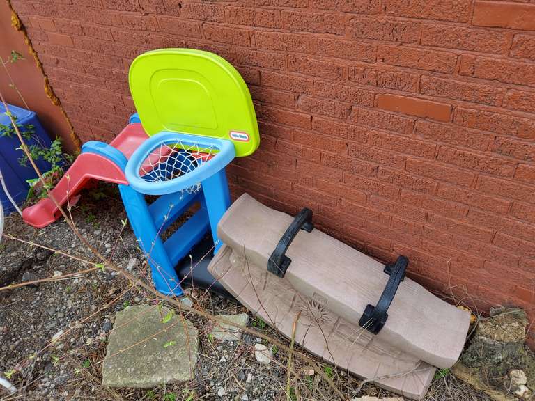 3 KIDS YARD TOYS, SLIDE AND MORE