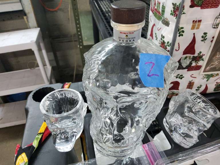 MONKEY BOTTLE, KNIFE AMORE!