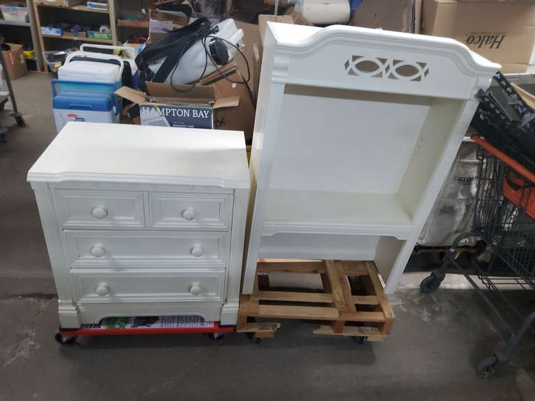 3 DRAWER CHEST WITH HUTCH